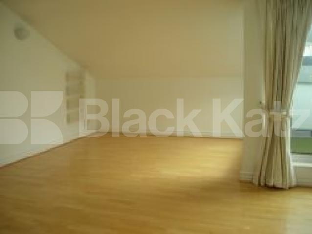 			3 Bedroom, 1 bath, 1 reception Flat			 Gloucester Avenue, PRIMROSE HILL NW1